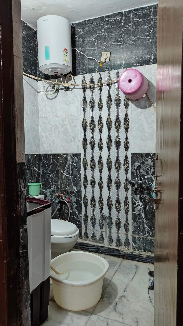Bathroom, khair nagar 2 Bedroom 135 Sq.Yd. Apartment In Khair Nagar Meerut 7574983