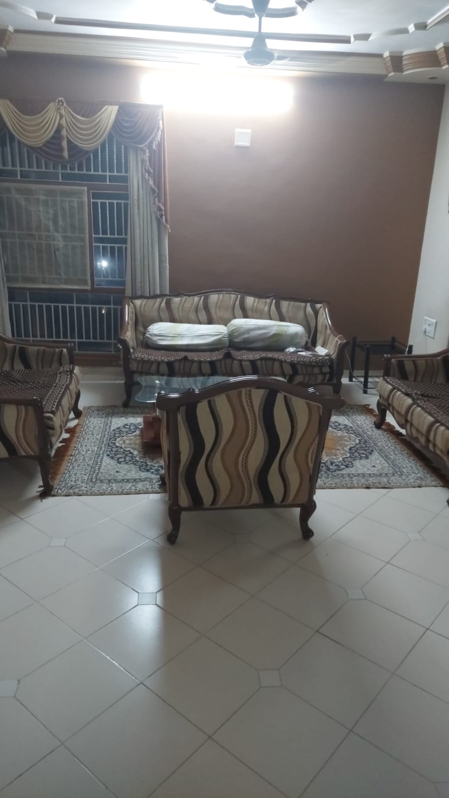 Rental 3 Bedroom 2560 Sq.Ft. Apartment in Bodakdev Ahmedabad 7575591