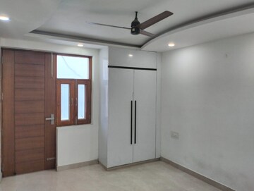 Room in 4 BHK Builder Floor at Sector 46 – for Sale