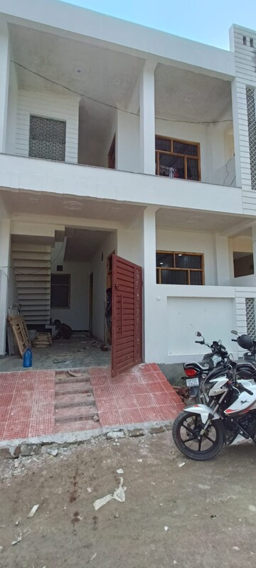 Parking in 3 BHK Independent House at Gomti Nagar – for Sale