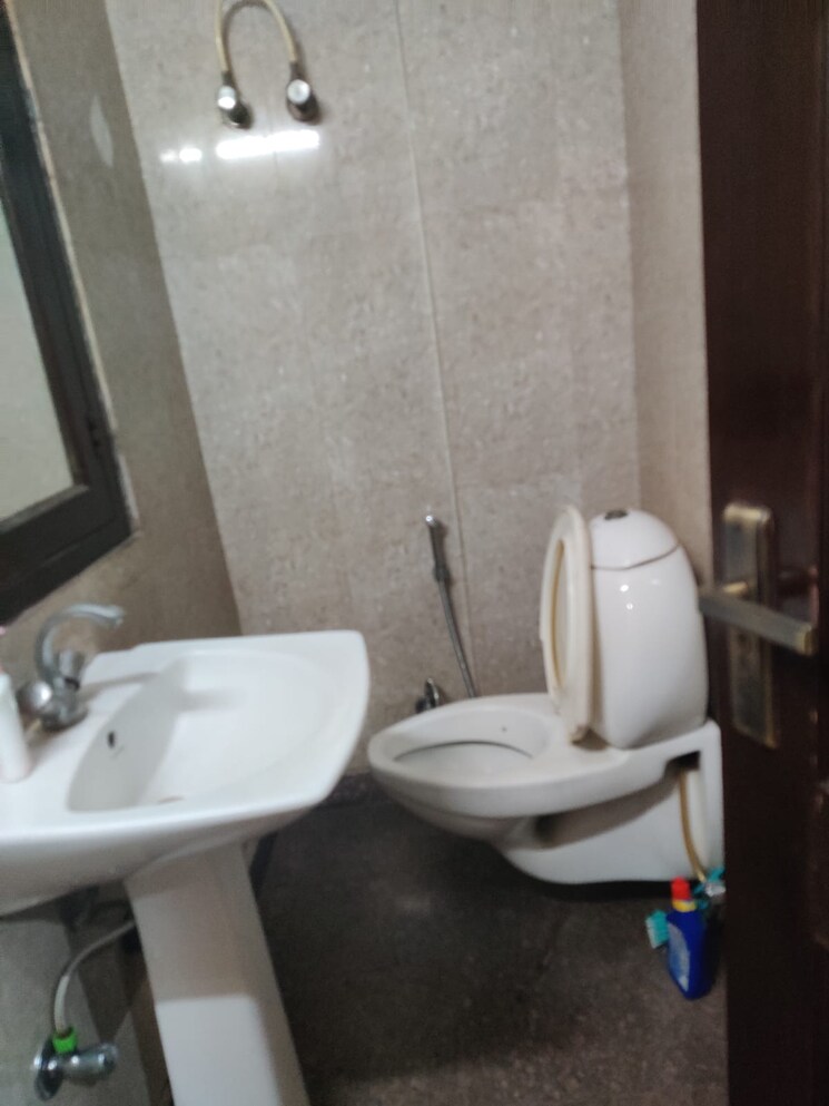 Washroom, yusuf sarai Commercial Office Space 1000 Sq.Ft. In Yusuf Sarai Delhi 7575729