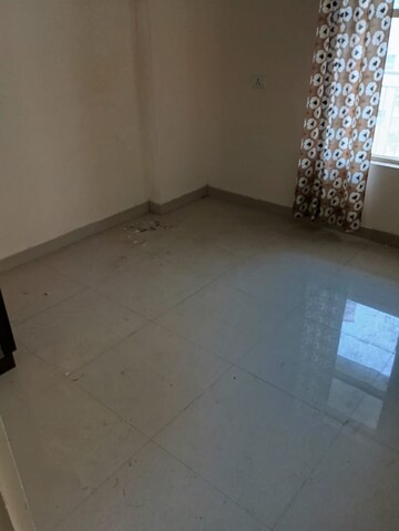 Room in 3 BHK Apartment at Adore Happy Homes Grand, Sector 85 – for Sale