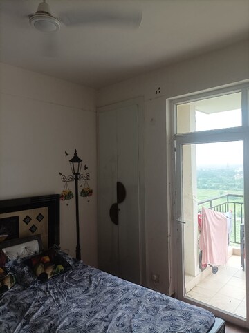 Room in 2 BHK Apartment at Klj Platinum Plus, Sector 77 – for Sale