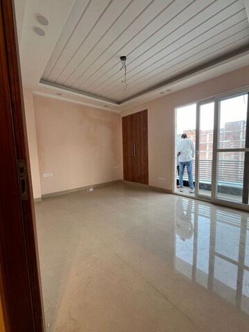 Room in 3 BHK Builder Floor at Palm Residency Chhatarpur, Chattarpur – for Sale