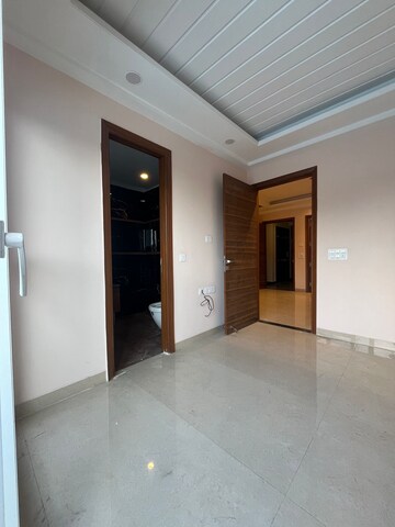 Room in 3 BHK Builder Floor at Palm Residency Chhatarpur, Chattarpur – for Sale