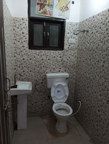 Bathroom in 3.5 BHK Builder Floor at Shalimar Garden Extension 1 – for Sale