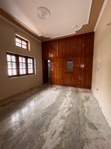 रेसिडेंशियल घर वर्ग यार्ड फॉर रेंट इन जीएमएस रोड देहरादून  7576405