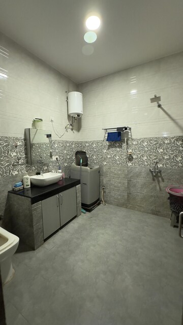 Bathroom in 3 BHK Builder Floor at Palam Vihar Residents Association, Palam Vihar – for Sale