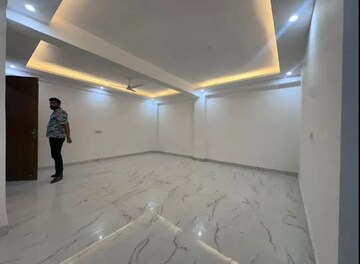 Parking in 3 BHK Builder Floor at Saket – for Sale