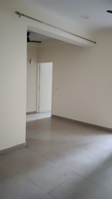 Room in 3 BHK Apartment at Amrapali Golf Homes, Sector 4, Greater Noida – for Sale