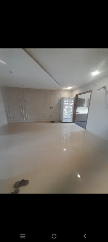 Room in 3 BHK Builder Floor at Sector 85 – for Sale
