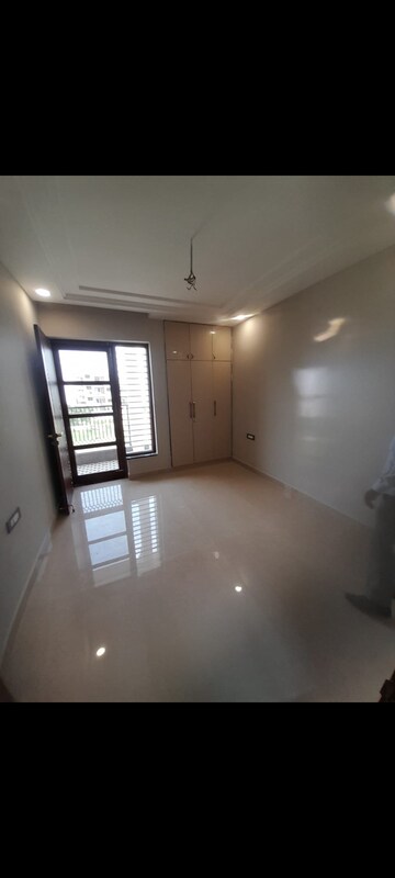 Room in 3 BHK Builder Floor at Sector 85 – for Sale