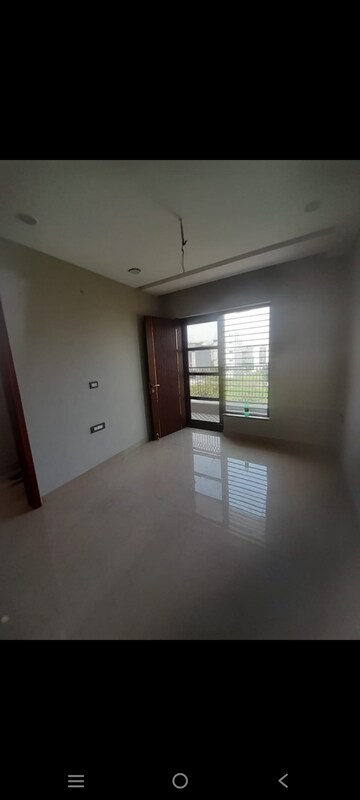Room in 3 BHK Builder Floor at Sector 85 – for Sale