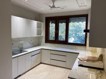 Room in 4 BHK Builder Floor at Unitech South City II, Sector 50 – for Sale