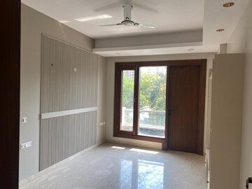 Room in 3 BHK Builder Floor at Raj One Good Earth, Sector 71 – for Sale