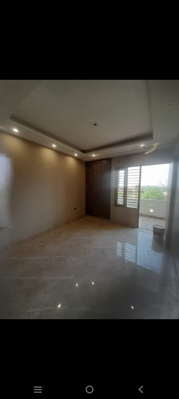 Room in 3 BHK Builder Floor at Sector 85 – for Sale