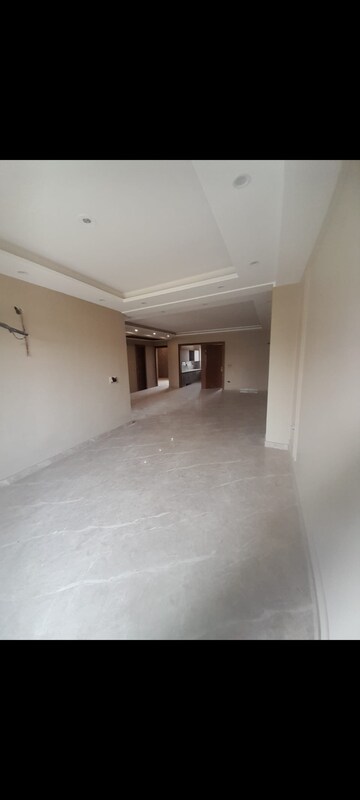 Room in 3 BHK Builder Floor at Sector 85 – for Sale