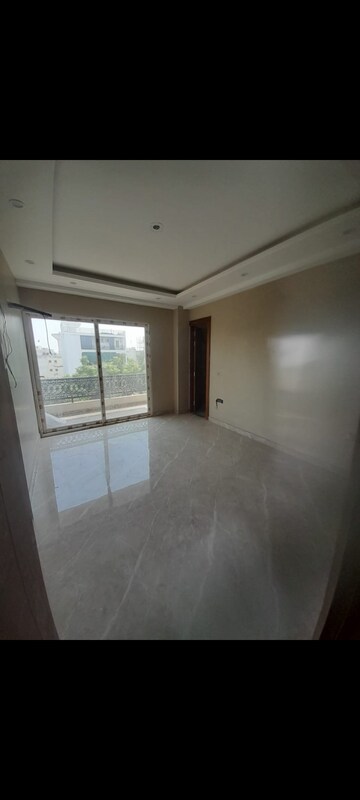 Room in 3 BHK Builder Floor at Sector 85 – for Sale