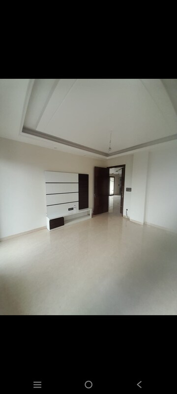 Room in 3.5 BHK Builder Floor at Sector 85 – for Sale