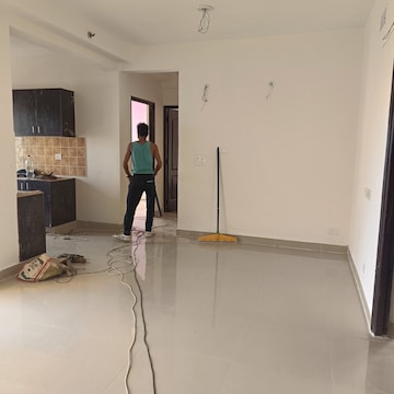 Room in 3 BHK Apartment at Amrapali Silicon City, Sector 76 – for Sale