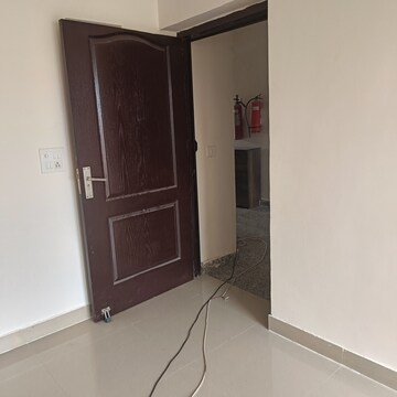 Room in 3 BHK Apartment at Amrapali Silicon City, Sector 76 – for Sale
