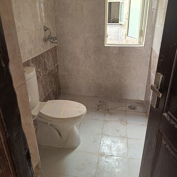 Bathroom in 3 BHK Apartment at Amrapali Silicon City, Sector 76 – for Sale