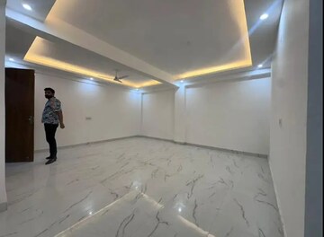 Parking in 3 BHK Builder Floor at Saket – for Sale