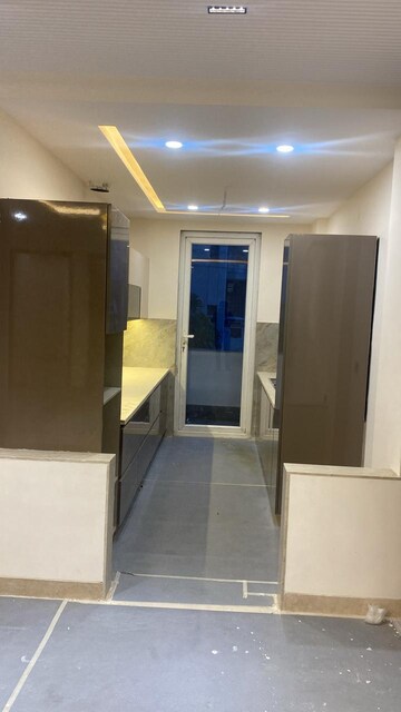 Building Lobby in 3 BHK Builder Floor at Unitech South City 1, Sector 41 – for Sale