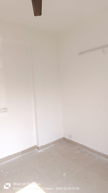 Room in 2.5 BHK Apartment at Paras Irene, Sector 70a – for Sale
