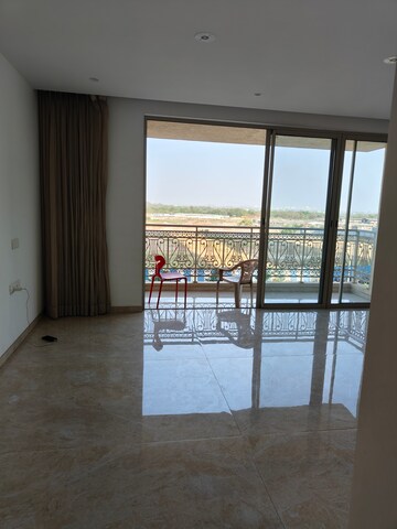 Room in 3 BHK Apartment at Hiranandani Estate, Ghodbunder Road – for Sale