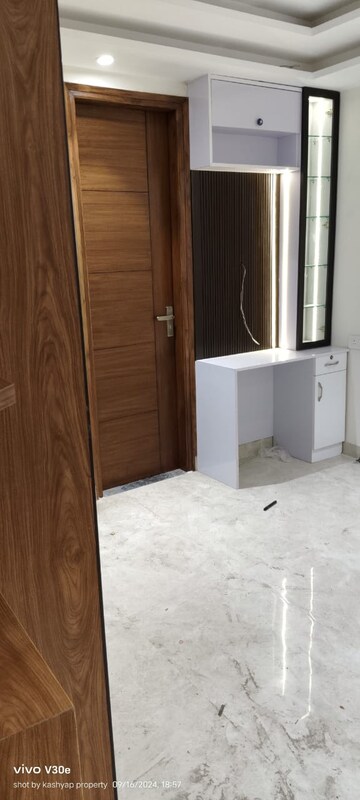 Room in 3 BHK Builder Floor at Chattarpur – for Sale