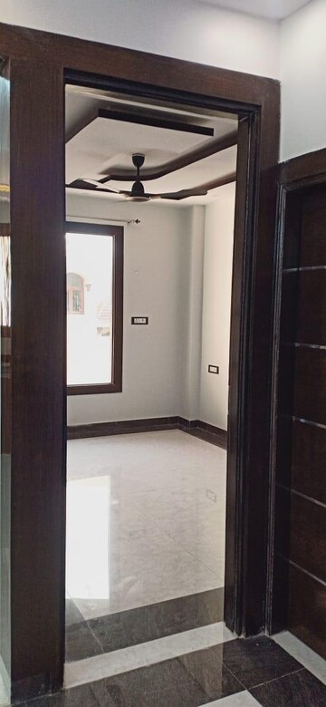 Room in 2.5 BHK Builder Floor at Paschim Vihar – for Sale