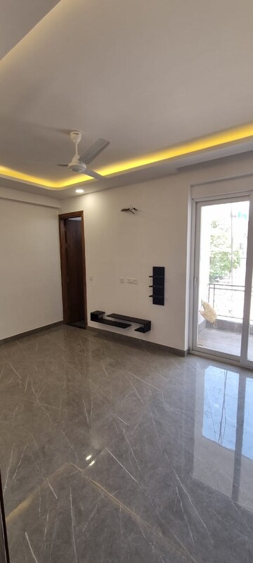 Room in 3 BHK Builder Floor at Ardee City, Sector 52 – for Sale