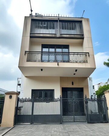  Plot – Exterior View View at Paras Residency Kasna, Kasna - for Sale