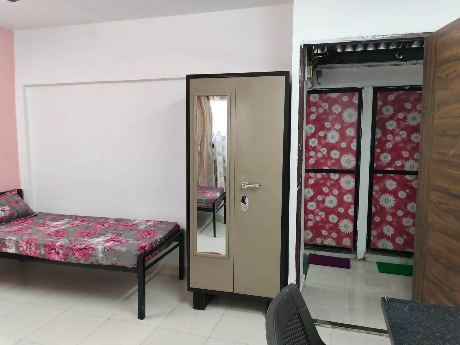 Pg For Boys & Girls in Airoli Navi Mumbai  7579103