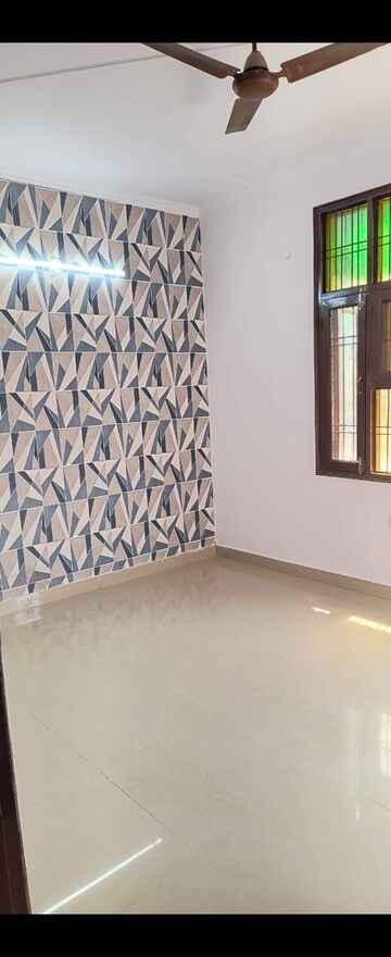 Room in 2 BHK Builder Floor at Sainik Colony – for Sale