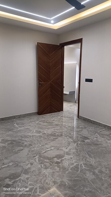 Room in 4 BHK Builder Floor at Ashoka Enclave – for Sale