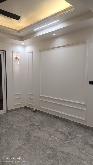 Building Lobby in 4 BHK Builder Floor at Ashoka Enclave – for Sale