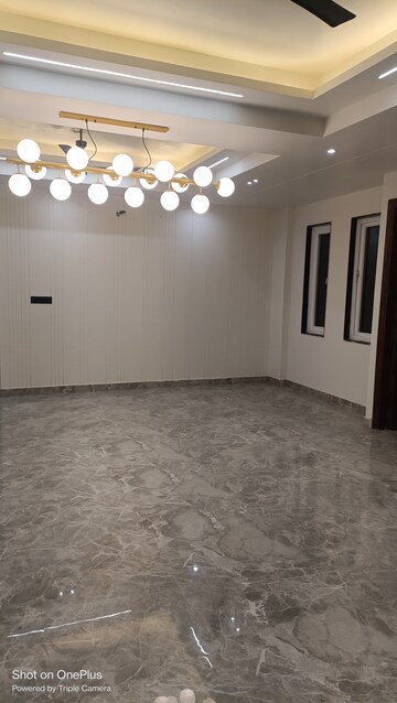 Room in 4 BHK Builder Floor at Ashoka Enclave – for Sale
