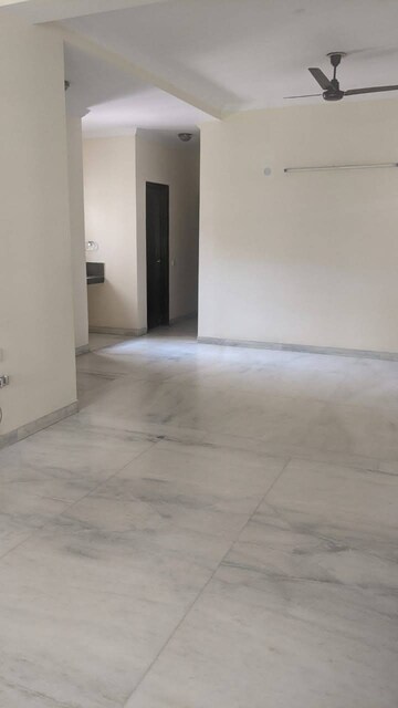 Room in 3 BHK Apartment at Vatika City, Sector 49 – for Sale