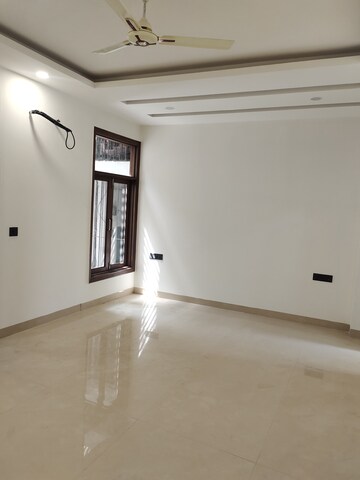 Furnished Amenities in 4 BHK Builder Floor at Saket – for Sale