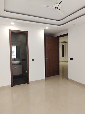 Furnished Amenities in 4 BHK Builder Floor at Saket – for Sale