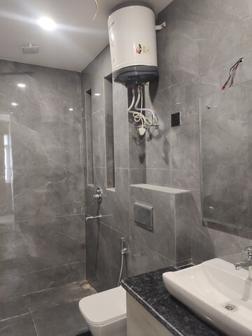 Furnished Amenities in 4 BHK Builder Floor at Saket – for Sale