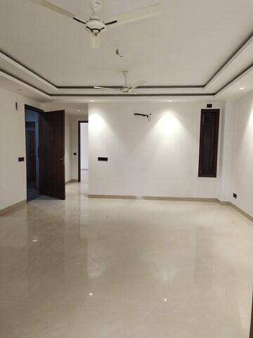 Furnished Amenities in 4 BHK Builder Floor at Saket – for Sale