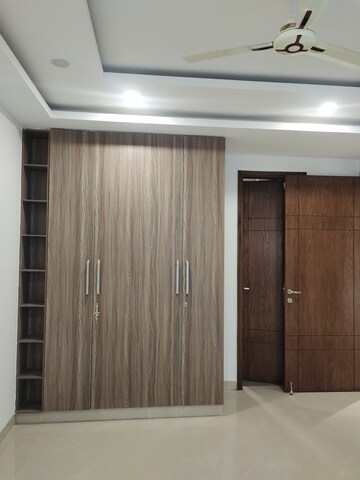 Furnished Amenities in 4 BHK Builder Floor at Saket – for Sale