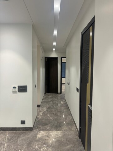 Building Lobby in 3 BHK Builder Floor at DLF Atria, Dlf Phase ii – for Sale