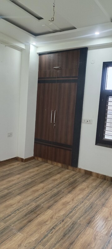 Room in 3 BHK Builder Floor at Shivpuri – for Sale