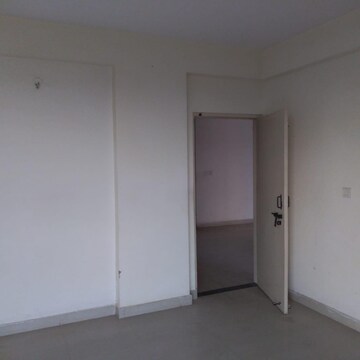 Room in 2 BHK Apartment at Omaxe Heights, Sector 86 – for Sale