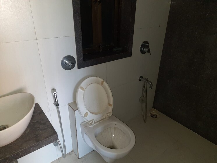 Bathroom, lalani-grandeur 1 Bedroom 550 Sq.Ft. Apartment In Goregaon East Mumbai 7581191
