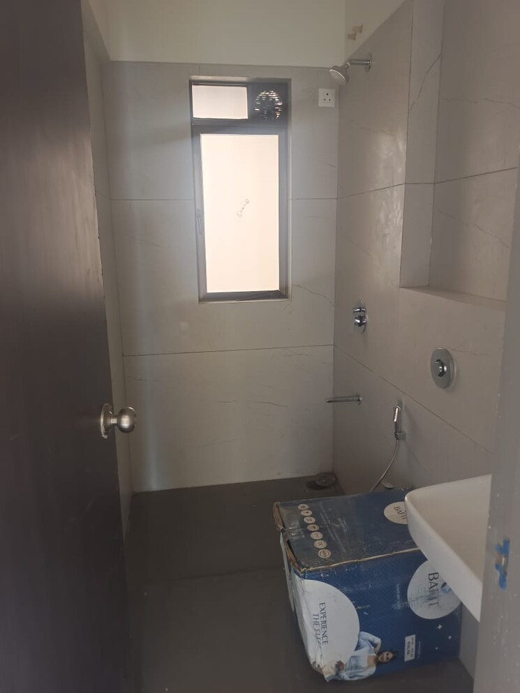Bathroom, lotus-unity 3 Bedroom 1250 Sq.Ft. Apartment In Versova Mumbai 7581628